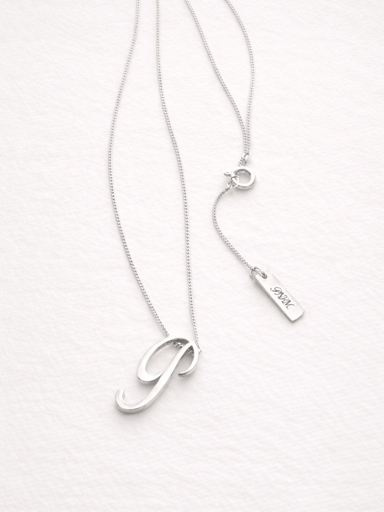 이니셜 피 네크리스