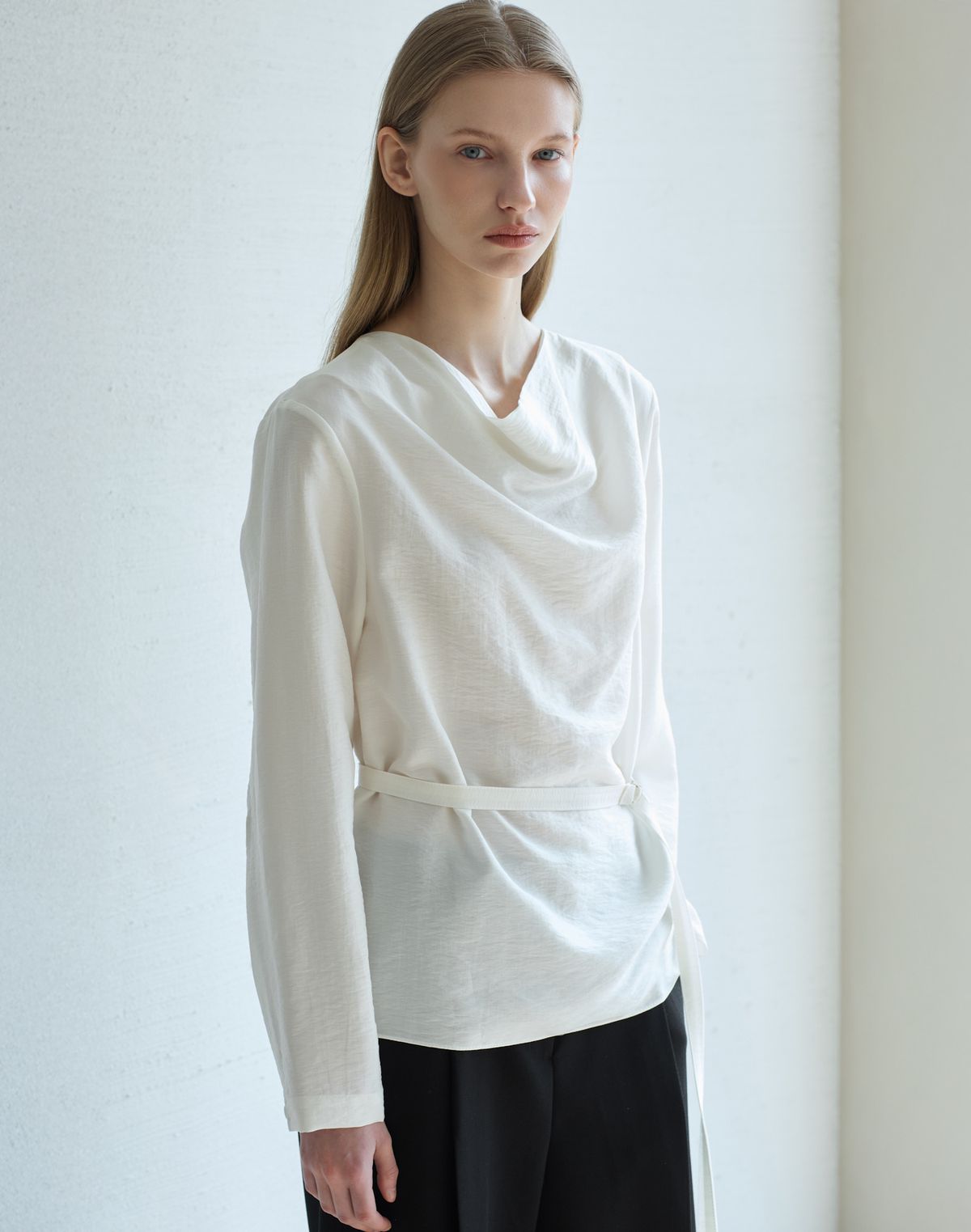 누토프(NUTOFFE) Cowl Neck Blouse_Ivory