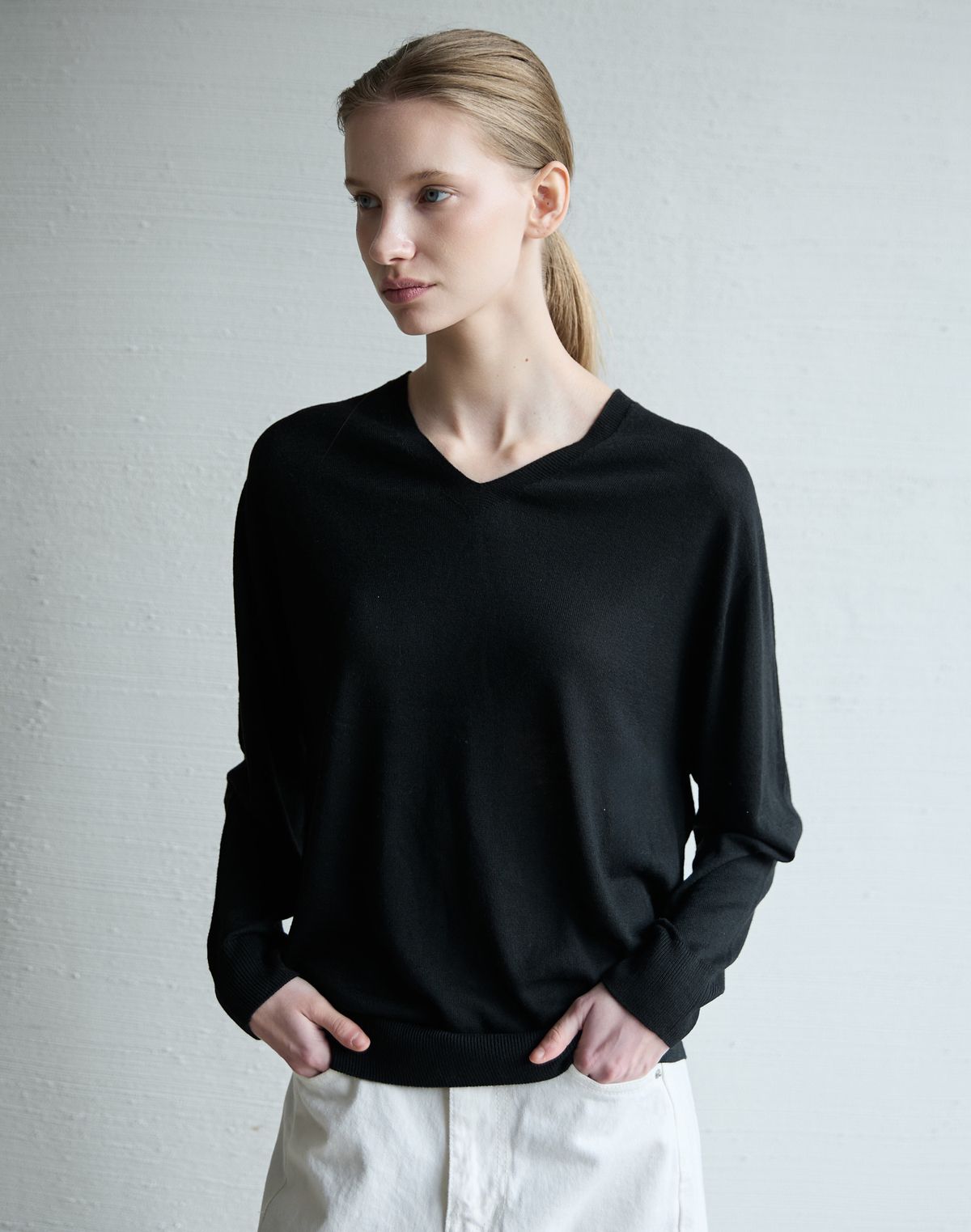 누토프(NUTOFFE) Wholegarment Wool V-Neck Knit_Black