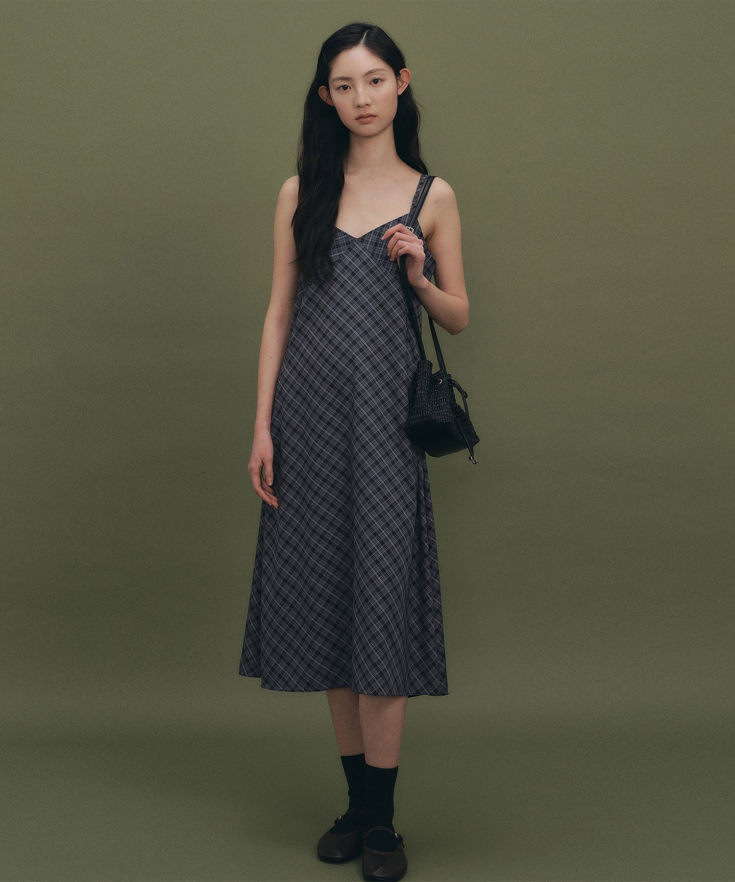MUSINSA公式 | LOEIL チェックスリーブレスレイヤードロングワンピース 