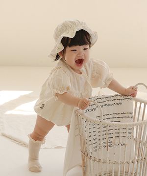 햇살아래 청순함이 반짝이는 우리 아가의 여름 - 아기 프릴 바디슈트