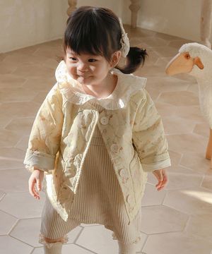 귀여운 쪼꼬미는 귀여운 토끼랑 함께하죠 - 아기아우터