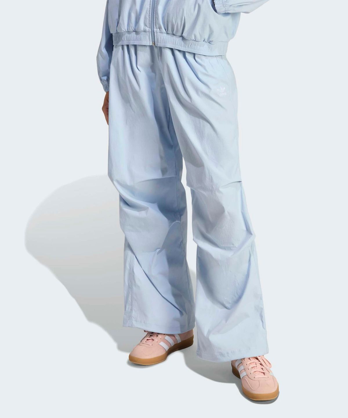 아디다스(ADIDAS) 에센셜 립스톱 파라슈트 팬츠 - 클리어스카이 / KD1419