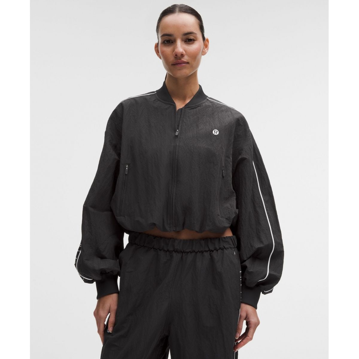룰루레몬(LULULEMON) 크링클 나일론 트랙 재킷 *워드마크  BLK WHT