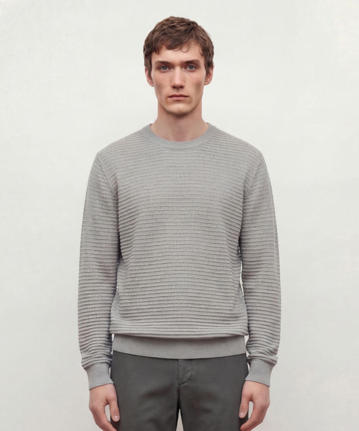 질스튜어트뉴욕 맨(JILLSTUART NEWYORK MEN) 린넨 블렌드 스트라이프 크루넥 니트 - 그레이 (JNSW6B409G2)