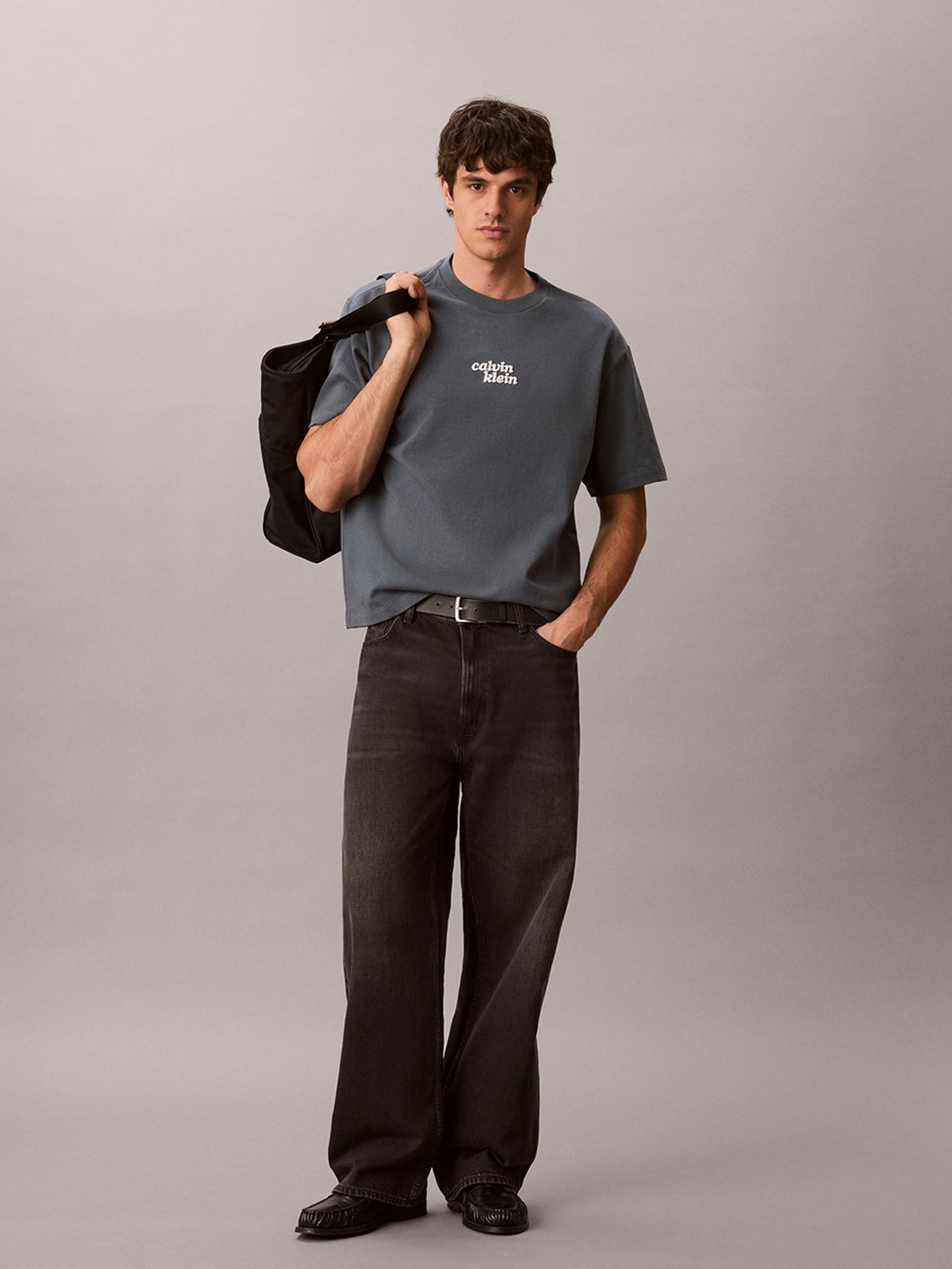 캘빈클라인 진(CALVIN KLEIN JEANS) 헤비 오픈엔드 저지 그래픽 티 4RG248G CEG