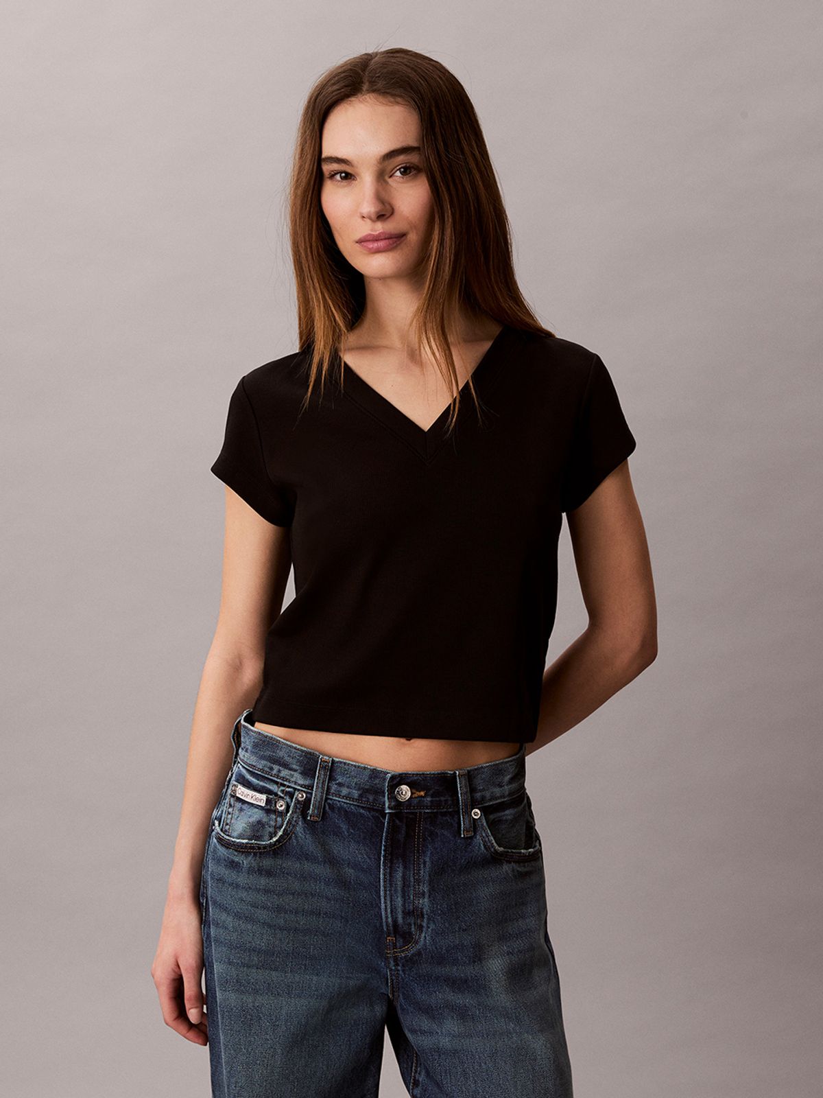 캘빈클라인 진(CALVIN KLEIN JEANS) 여성 우븐라벨 베이비립 브이넥 티 47C910G UB1