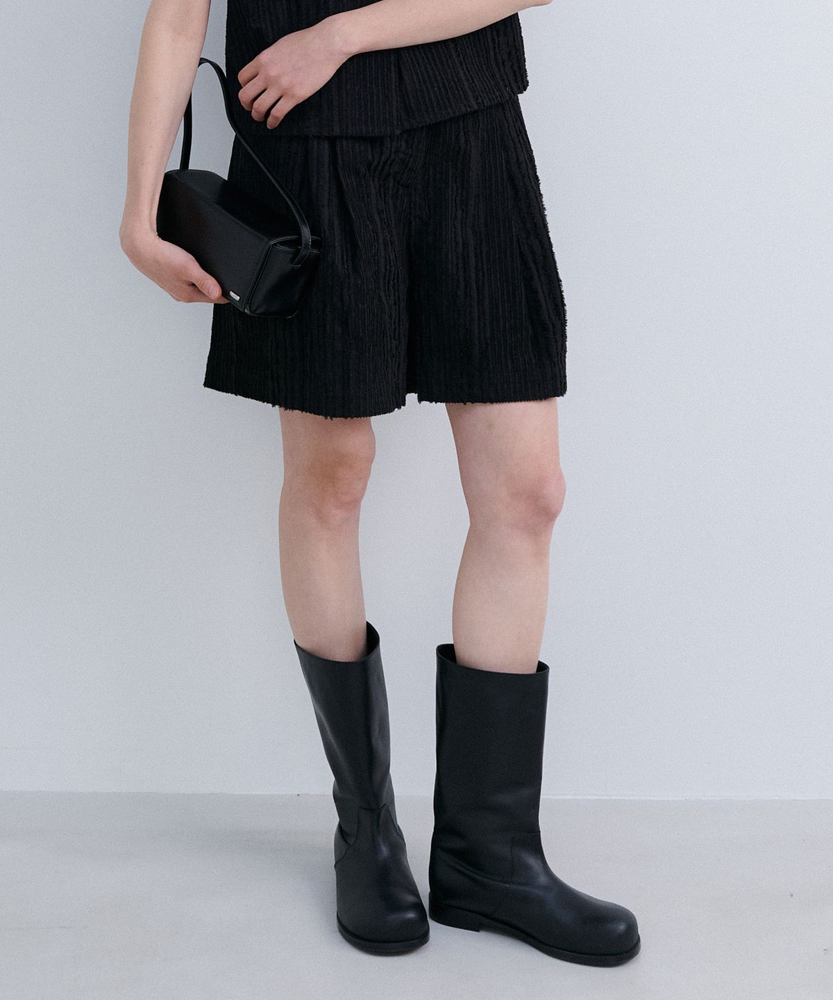 에핑글러(EPINGLER) ORIGAMI MIDI SHORTS - BLACK
