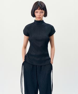 masi pleats sleeveless blouse _ Black