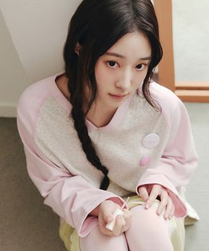 FLOWER RAGLAN V-NECK T-SHIRT_PINK