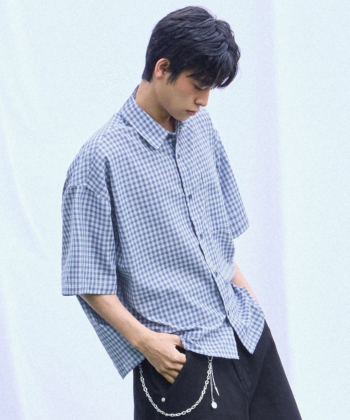 필루미네이트(FILLUMINATE) 세미 크롭 체크 하프 셔츠-네이비