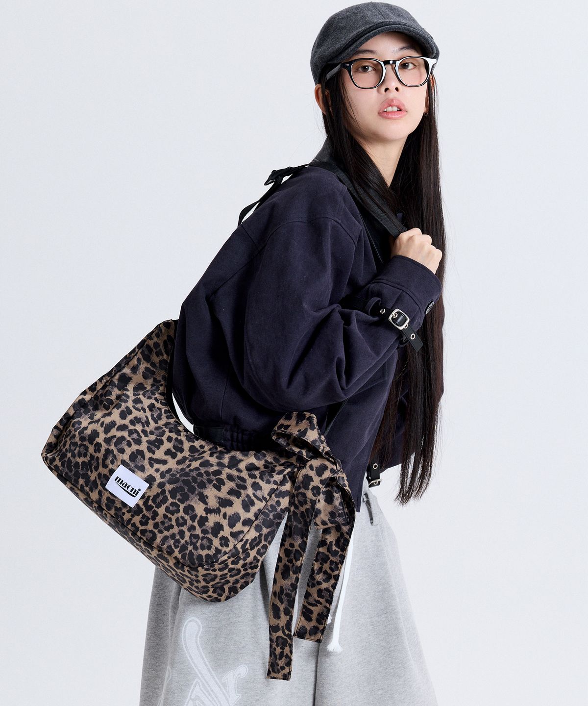 마크니(MACNI) RIBBON CRESCENT CROSS BAG LEOPARD