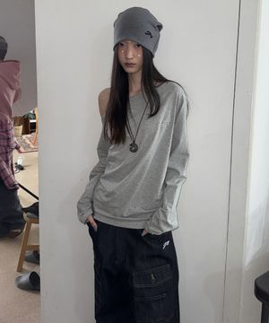 송이송이X탄산 로고 드레이프 비니 (차콜)