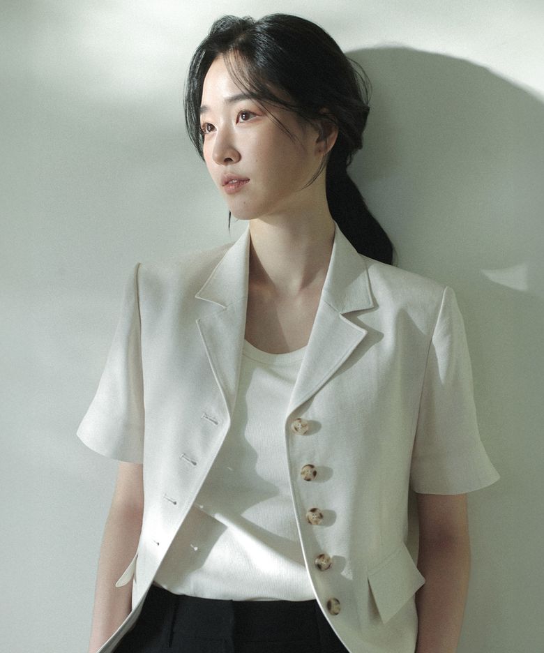 [W]버튼 포인트 베이지 반팔 자켓