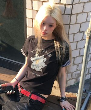 (Woman) 드라이 플라워 크롭 롤업 티셔츠 [블랙]