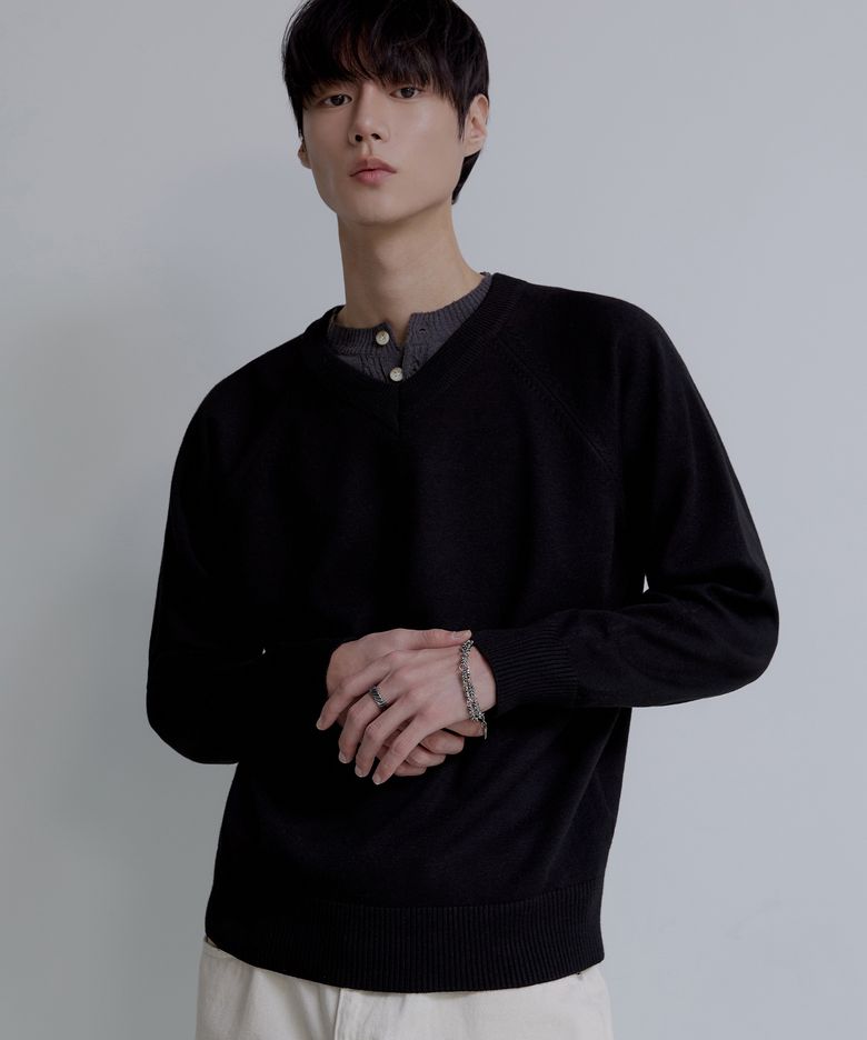 브이넥 헤라시 라글란 크롭 니트 [블랙]