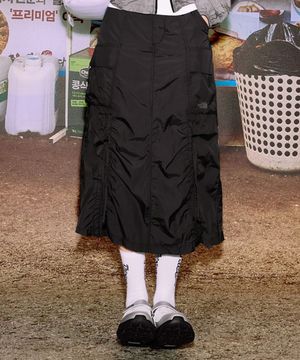 NK6NS34J 화이트라벨 여성 쉘던 스커트 BLACK