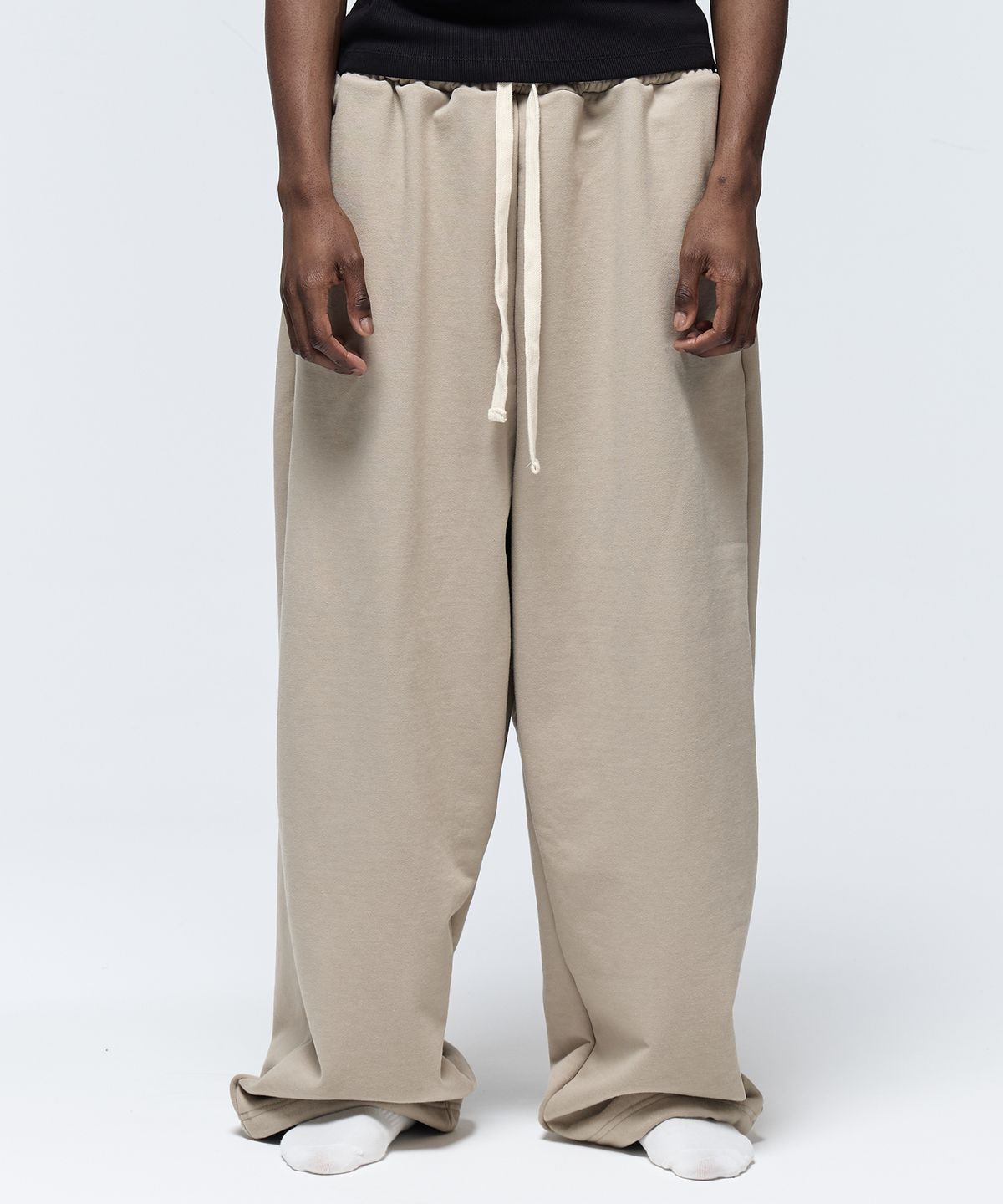씨에이치사공사(CH.404) WIDE BAGGY SWEAT PANTS BEIGE