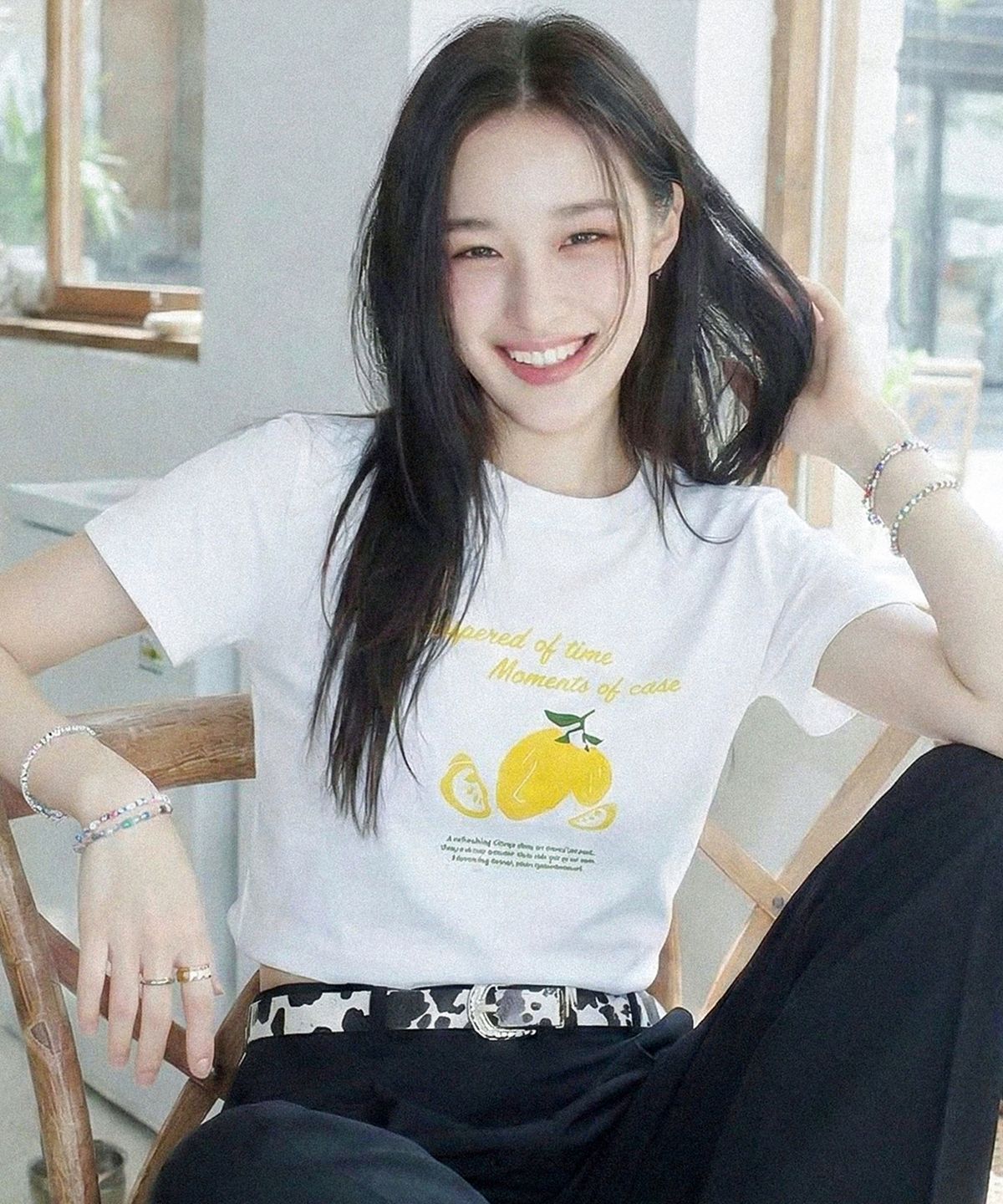 마인드브릿지 우먼(MIND BRIDGE WOMEN) [W][UNS]그래픽 슬림 핏 반팔 티셔츠 - 2color