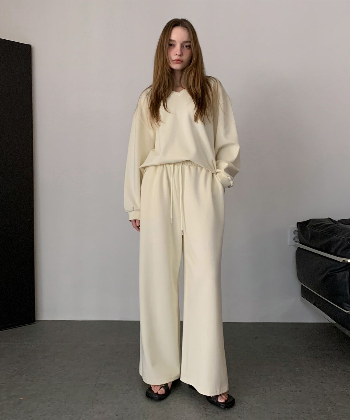 바스카라(VASCARA) [SET] Cozy V-neck T-shirt + Banding Pants Set-up (3colors)