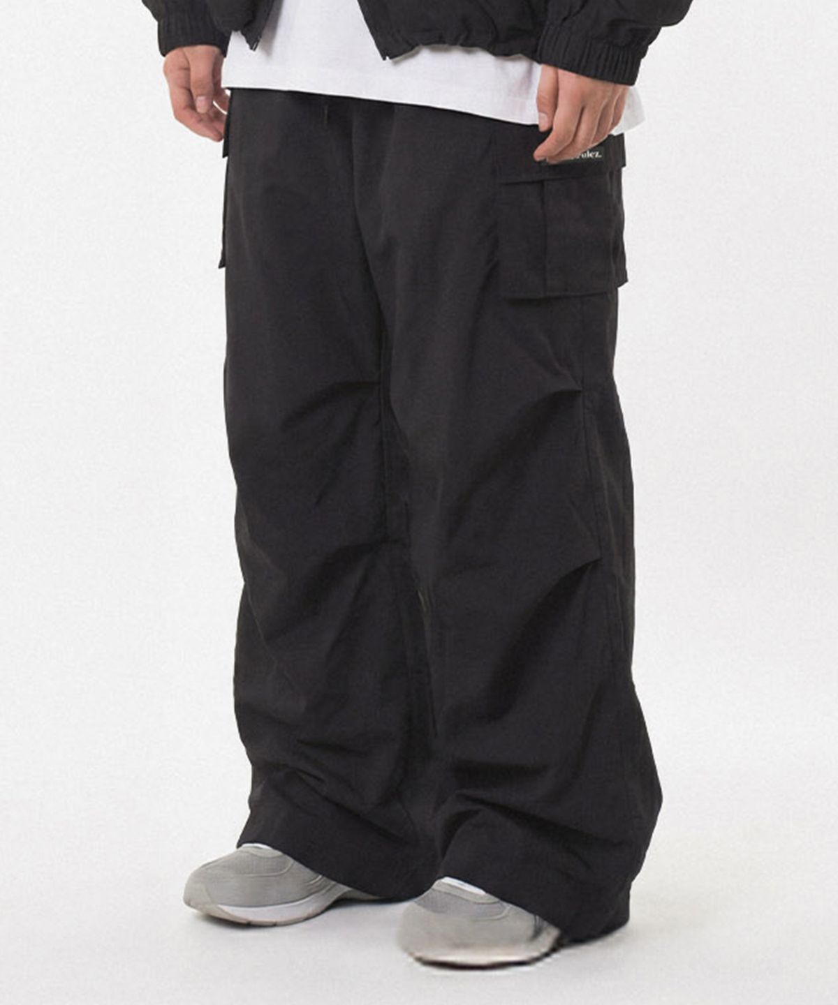 마스마룰즈 어패럴(MASMARULEZ APPAREL) Essential Parasuit Shirring Cargo Pants_Black