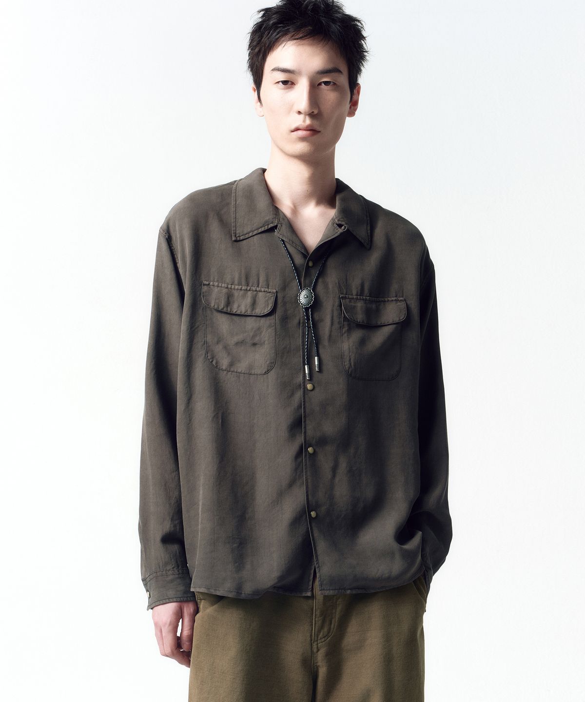 인사일런스(INSILENCE) 텐셀 개버딘 오픈칼라 셔츠 OLIVE GREY