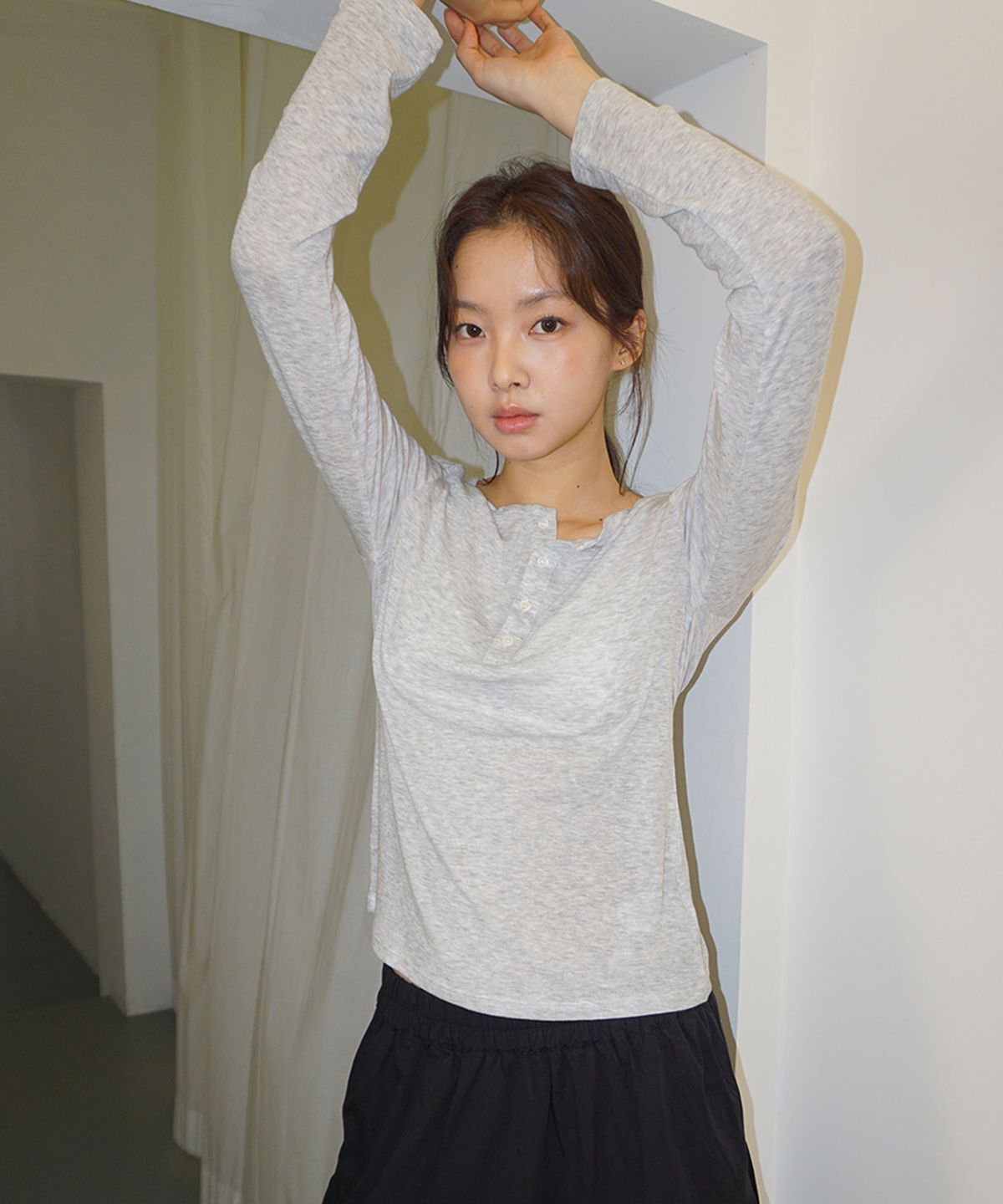 무드인사이드 우먼(MOOD INSIDE WOMAN) (woman) 시어 헨리넥 롱슬리브_Gray