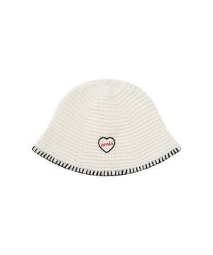 HEART RUBBER PATCH KNIT BUCKET HAT-WHITE