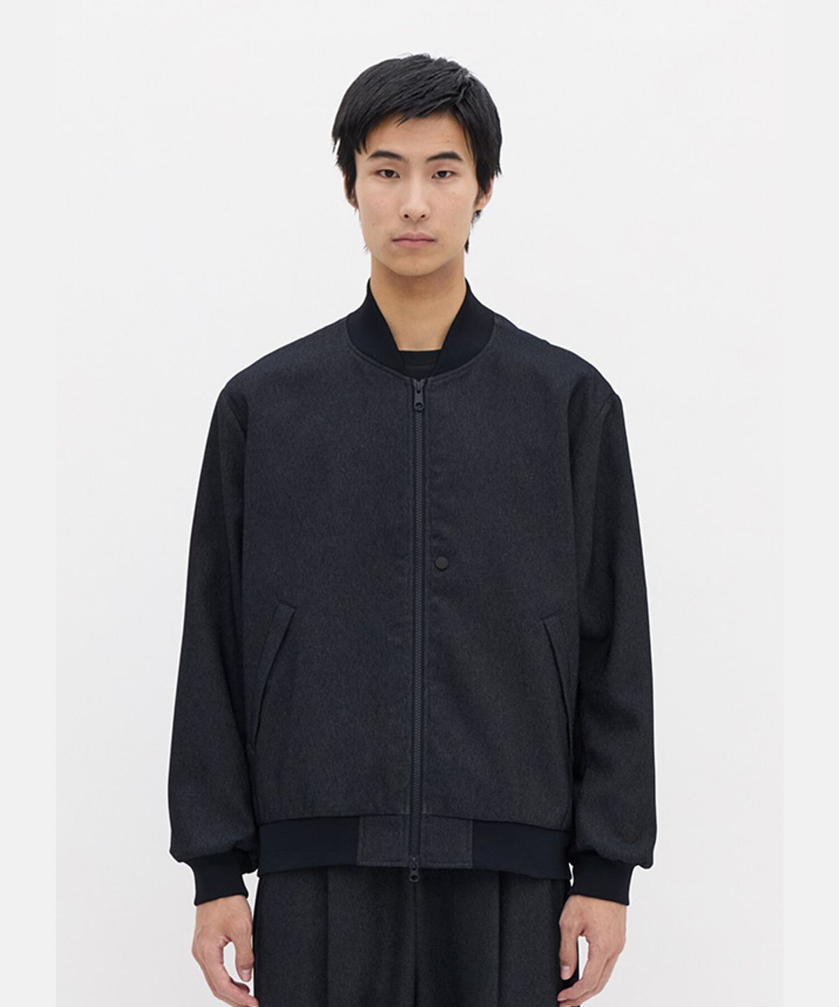 데상트(DESCENTE) [ALLTERRAIN I/O] DENIM LIKE MA1 JACKET 네이비 SR111KJK23