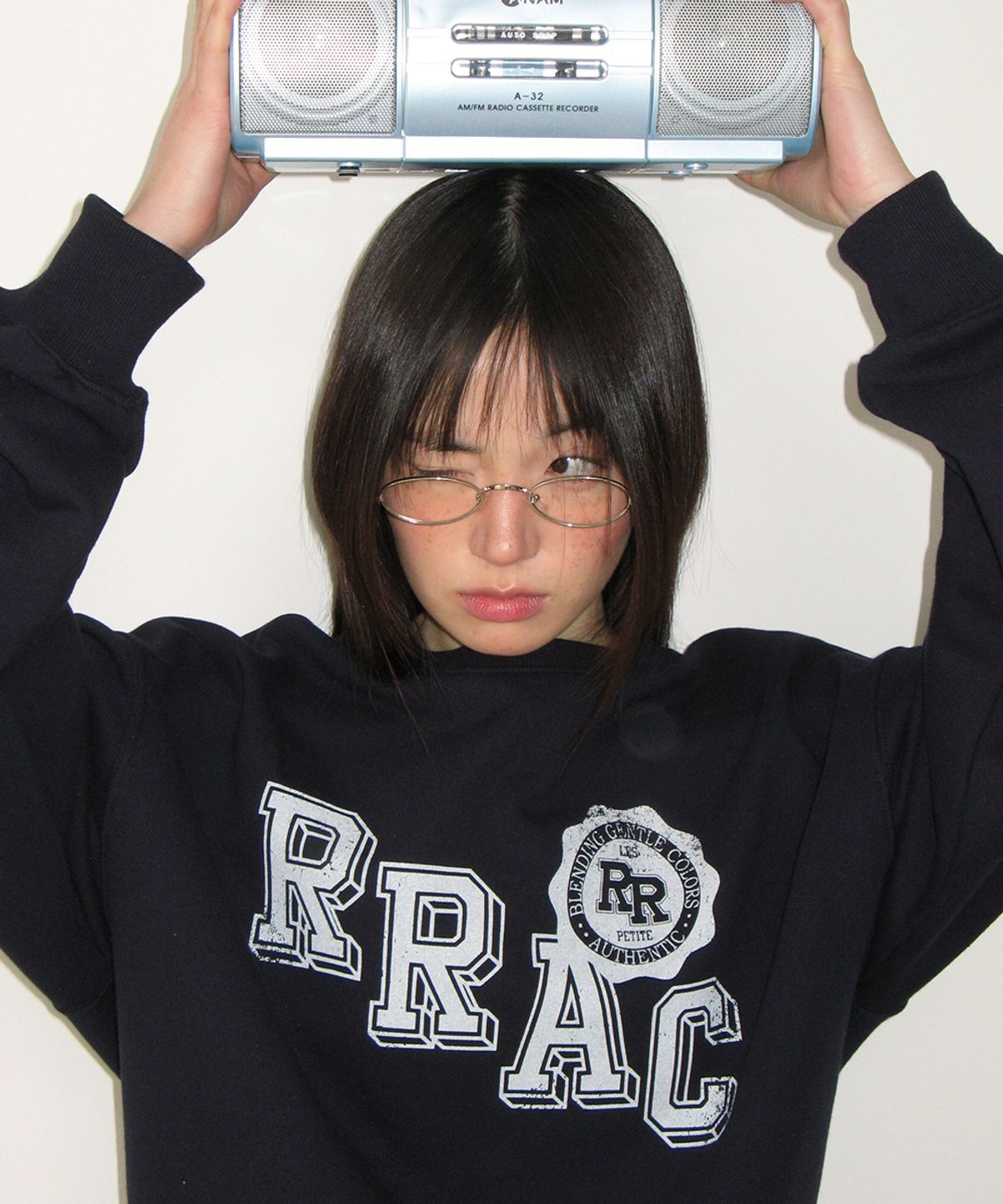 론론(RONRON) RRAC GRAPHIC SWEATSHIRT NAVY