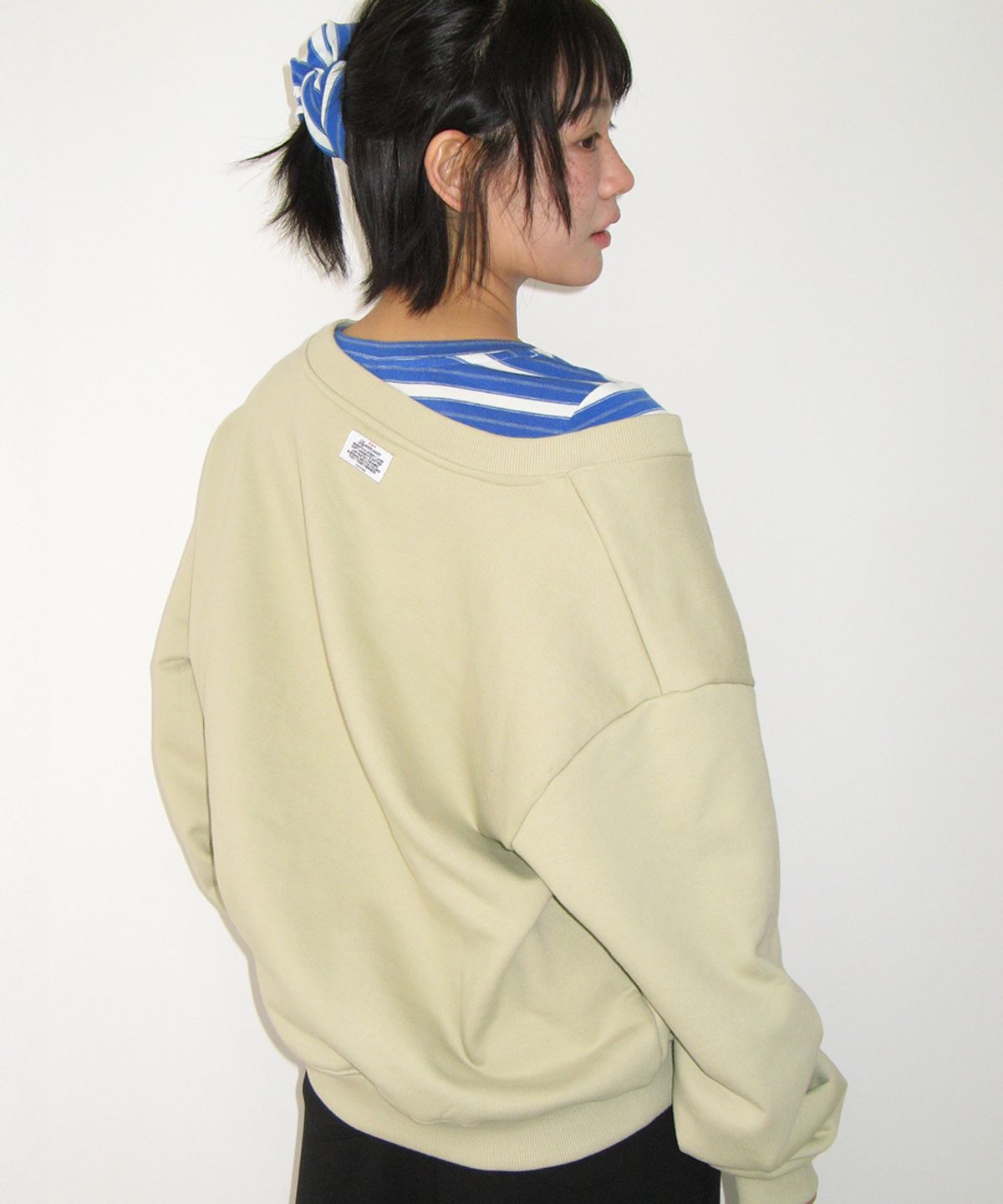 론론(RONRON) RRAC V NECK OVER FIT SWEATSHIRT SOFT GREEN