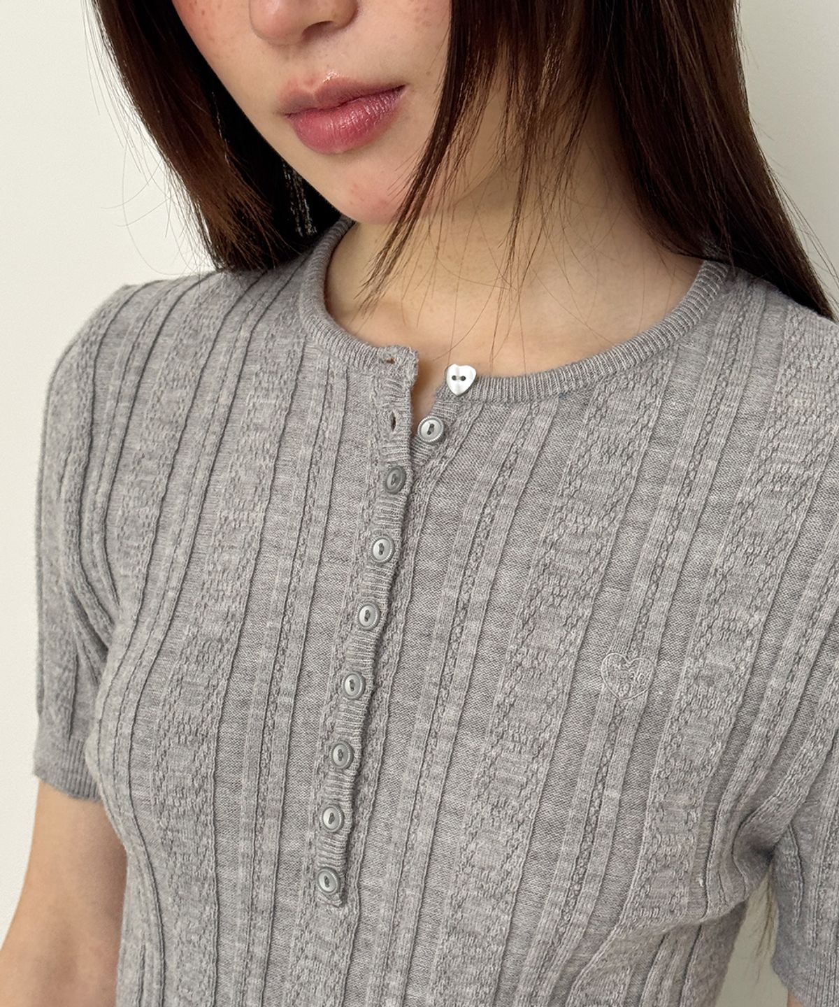 론론(RONRON) BUTTON POINT SLIM SHORT SLEEVE KNIT GREY