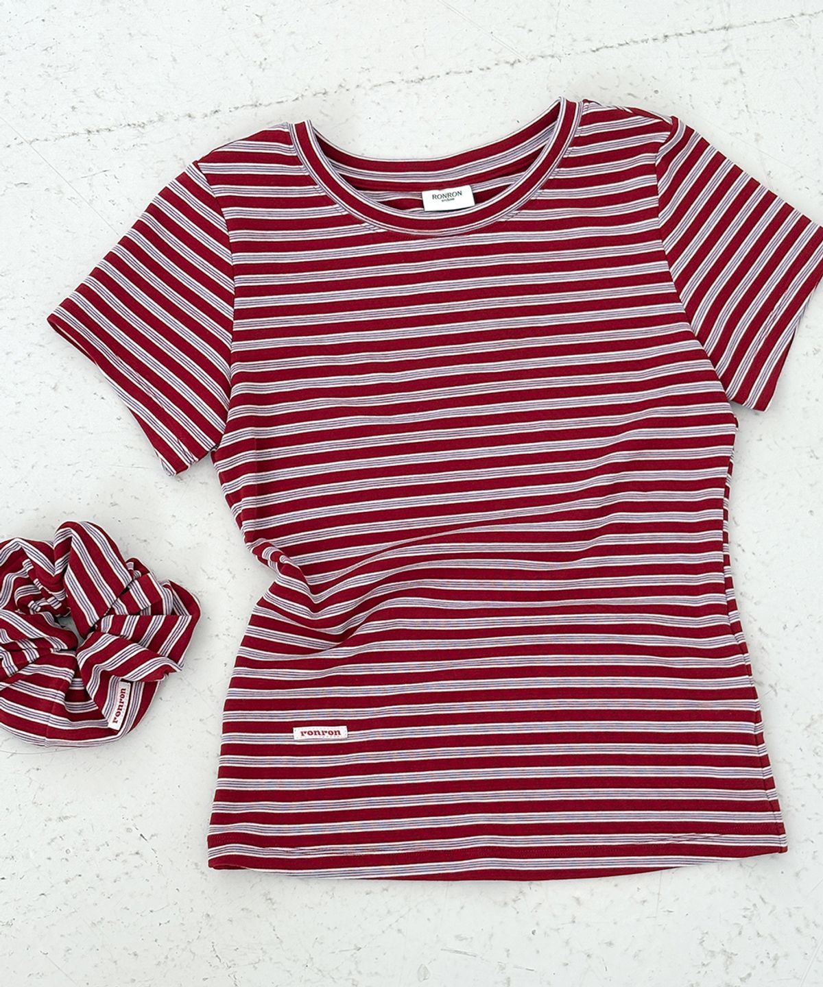 론론(RONRON) SCRUNCHIE SET SLIM FIT T SHIRT RED STRIPE