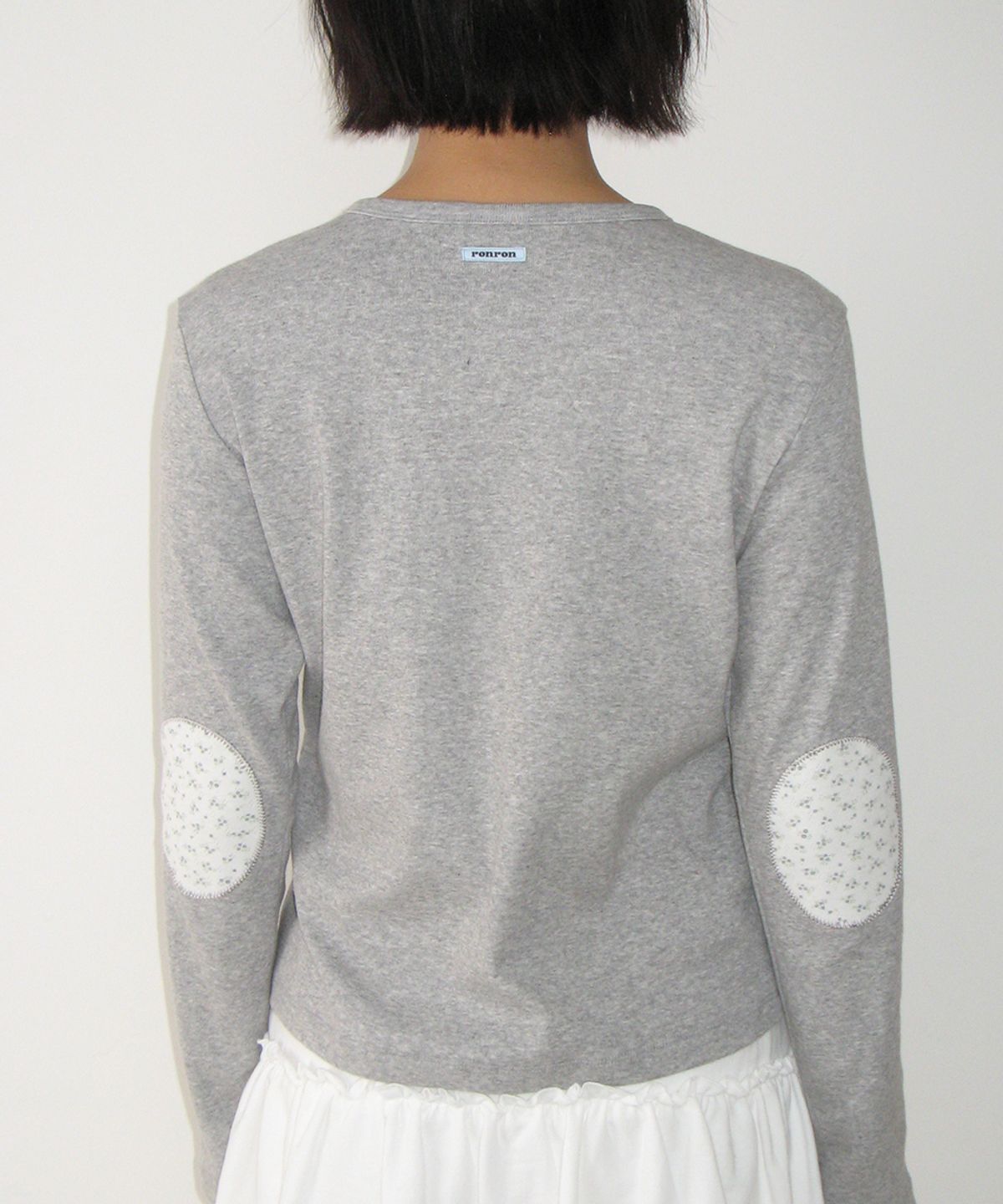 론론(RONRON) FLORAL ELBOW PATCH LONG SLEEVE GREY