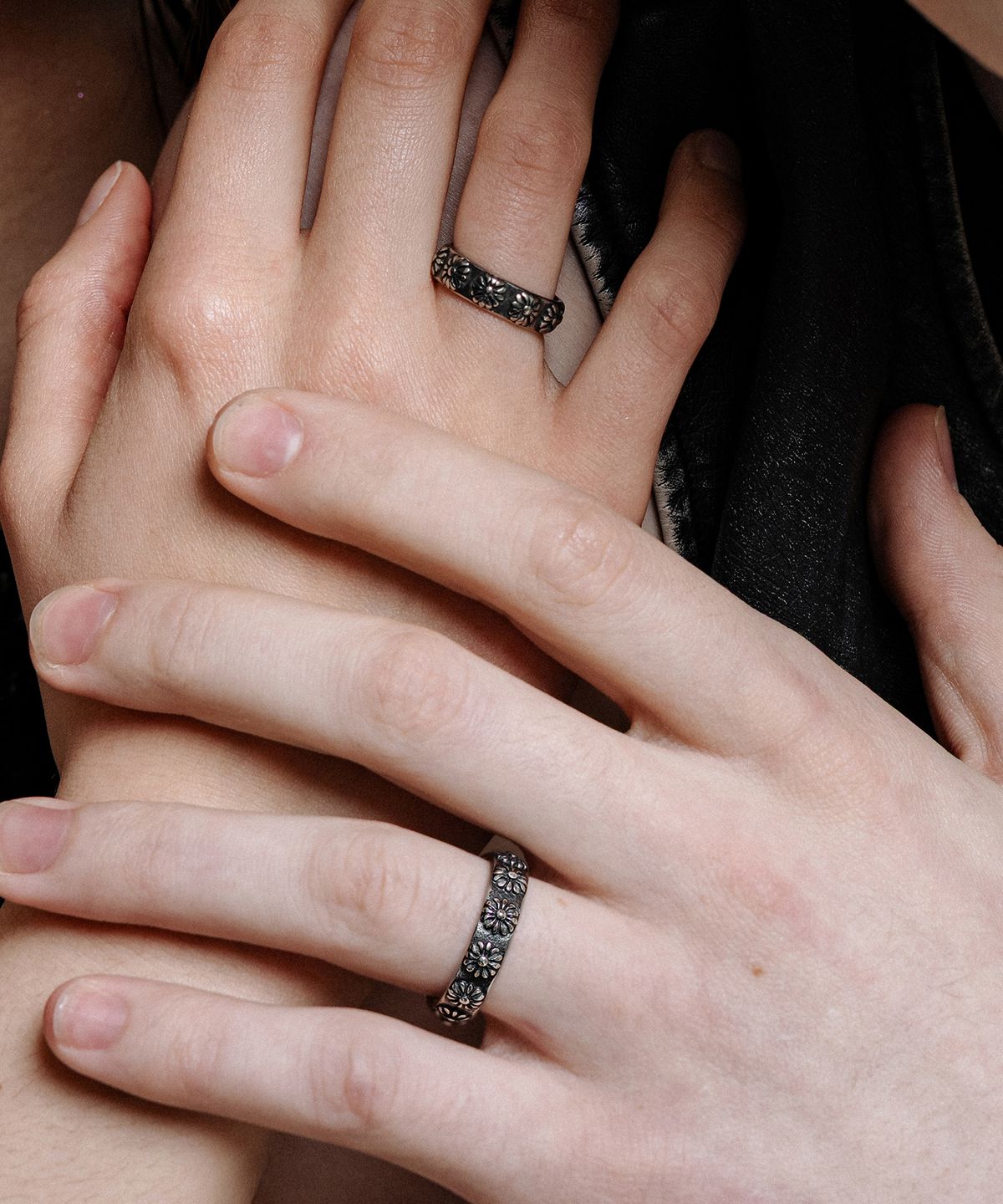 스칼렛또블랙(SCALETTOBLACK) RAM004 Midnight Flower Couple Ring (Unisex)