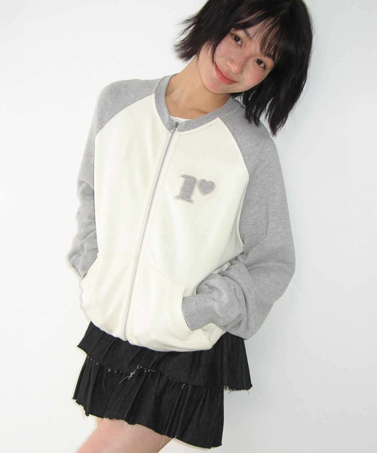 론론(RONRON) COLLARLESS RAGLAN ZIP UP CREAM