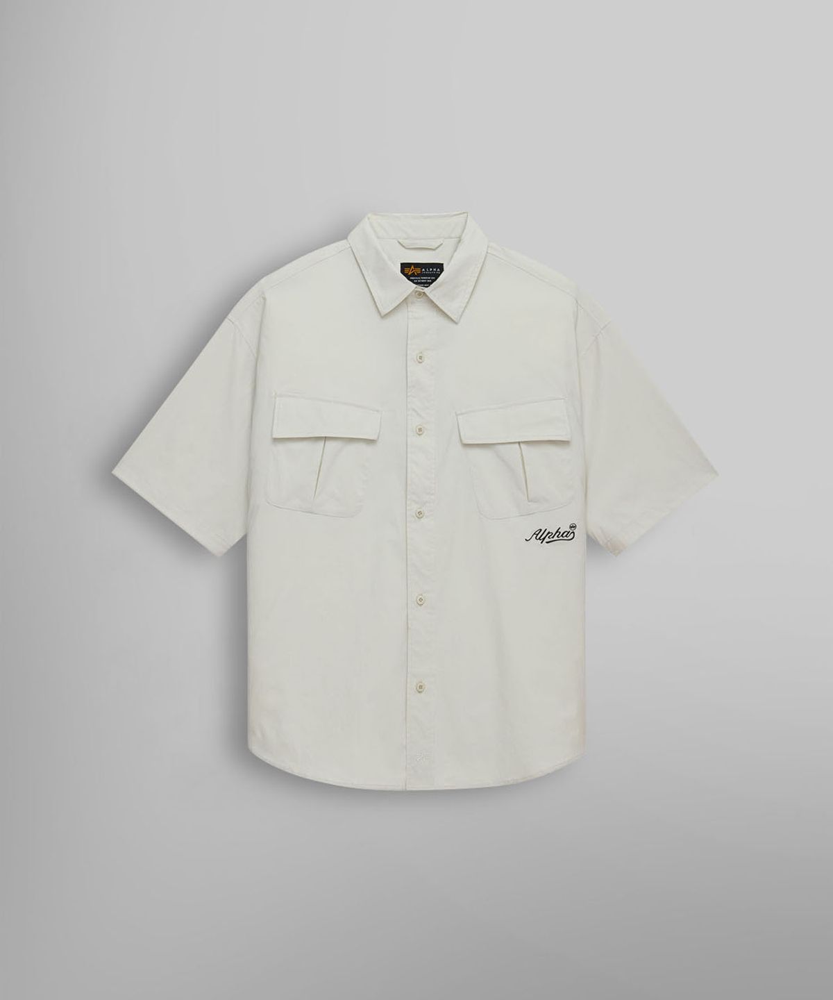 알파 인더스트리(ALPHA INDUSTRIES) SS 퍼티그 릴랙스드 데코 셔츠 듄 화이트