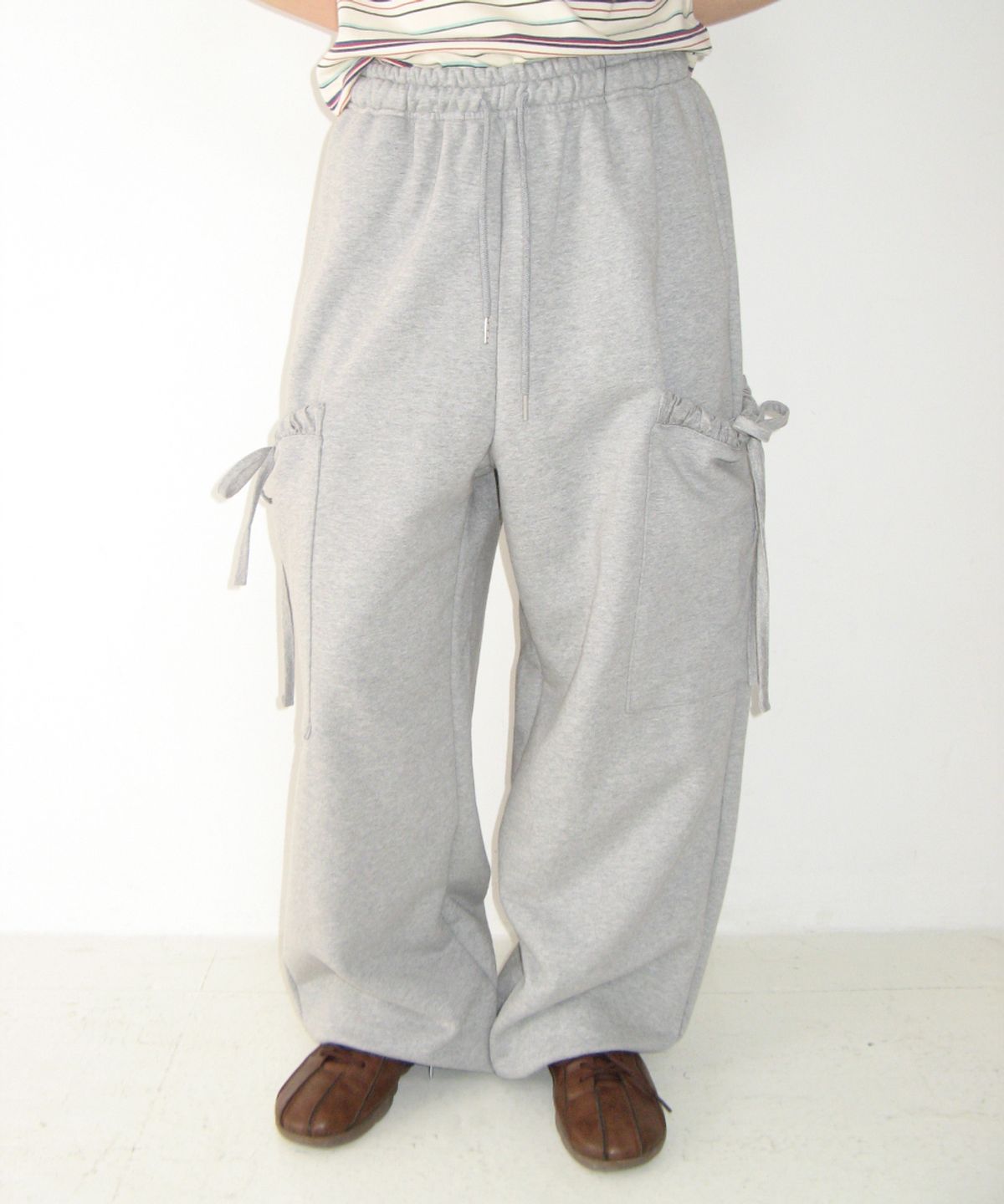 론론(RONRON) FRILL POCKET WIDE SWEAT PANTS GREY