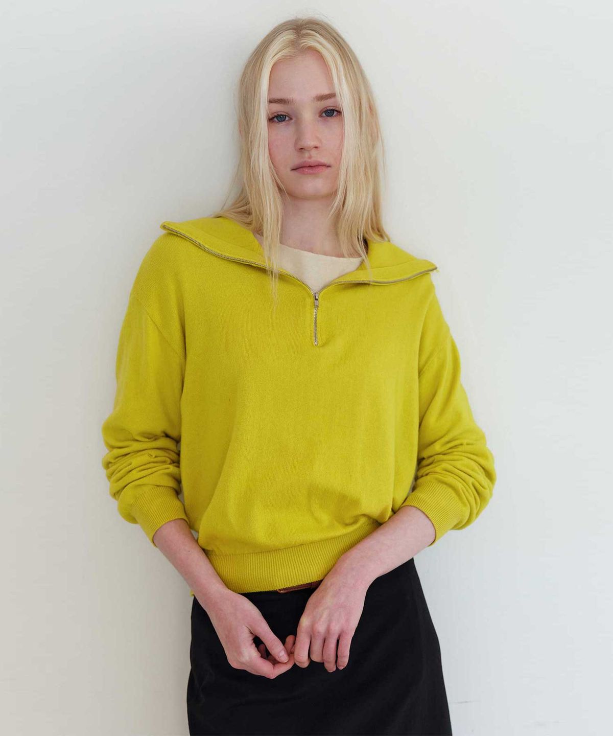 더라이(THERYE) Collar Half Zip-Up Knit(Yellow)