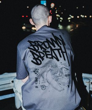 KITTY TAG TEE - CHARCOAL