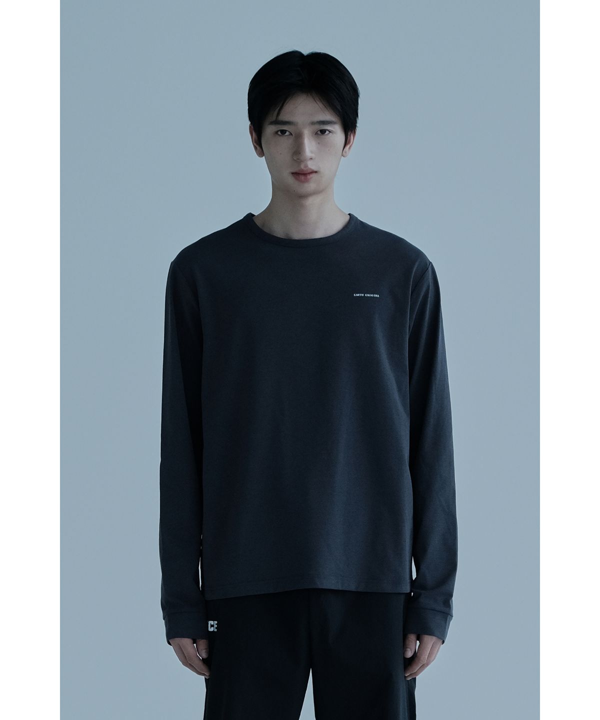 얼스캄에라(EARTH CALM ERA) 소프트 에센셜 롱슬리브_그레이