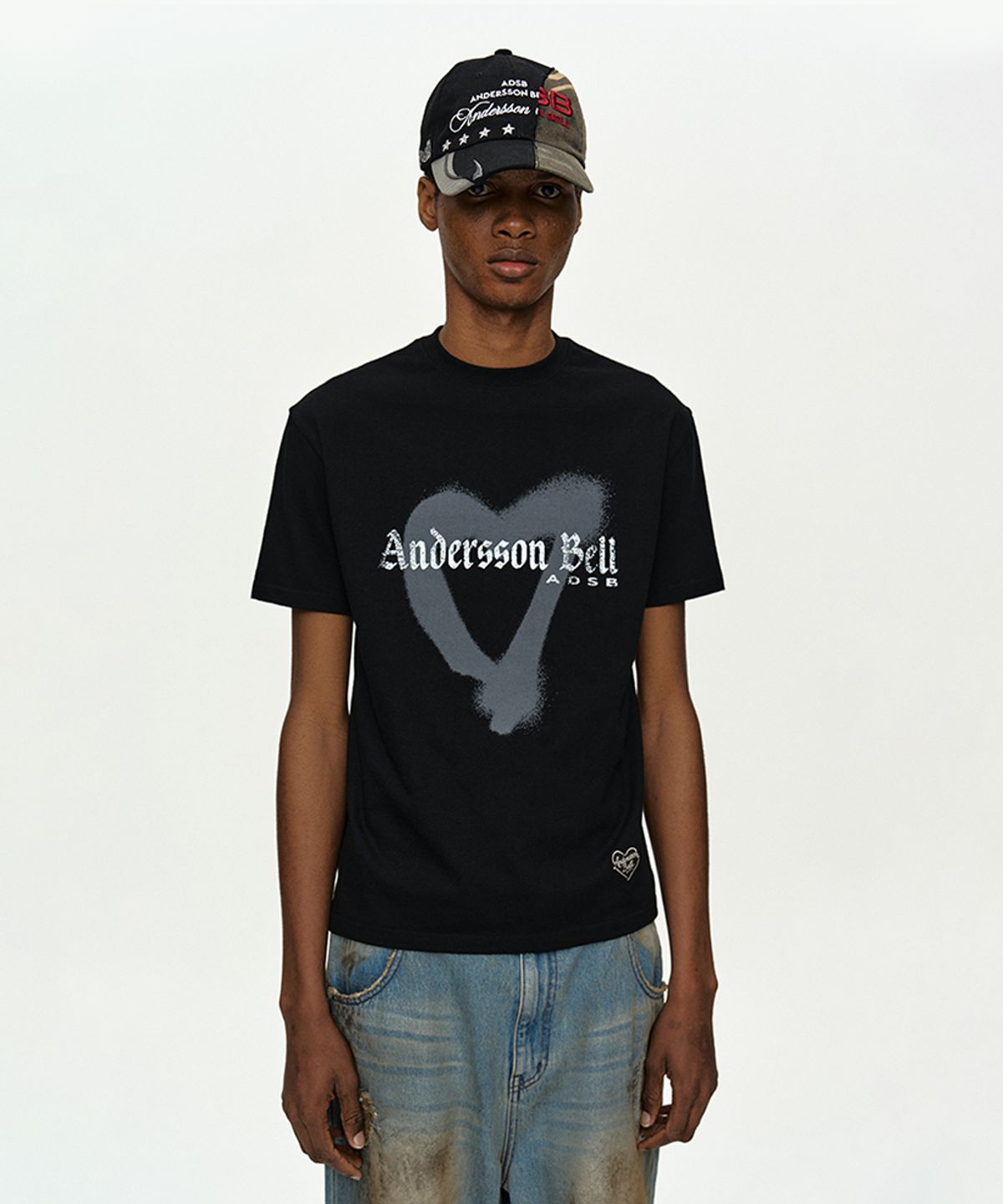 앤더슨벨(ADSB ANDERSSON BELL) (ESSENTIAL) UNISEX HEART T-SHIRT atb1417u(BLACK)