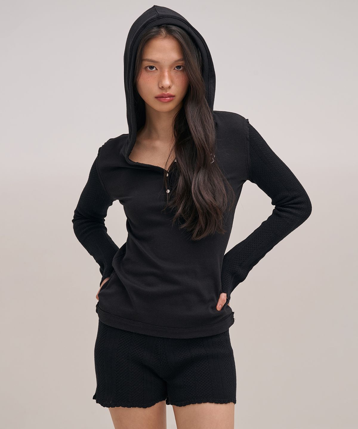 졸리앙볼(JOLIEENVOL) POINTELLE SLIM-FIT HOODIE (BLACK)