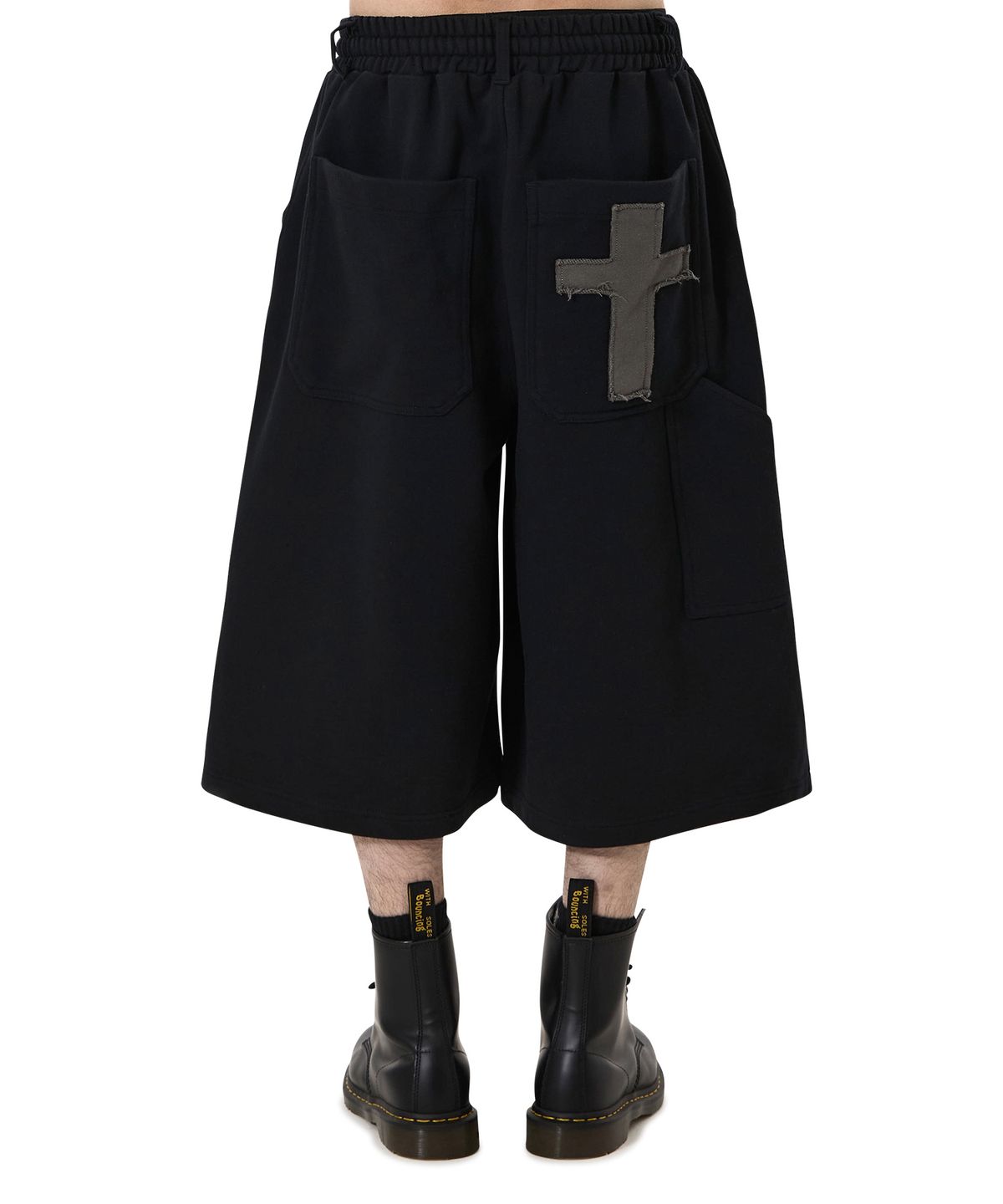 오픈야드(오와이)(OPENYARD(OY)) CROSS PATCH SWEAT SHORTS - BLACK