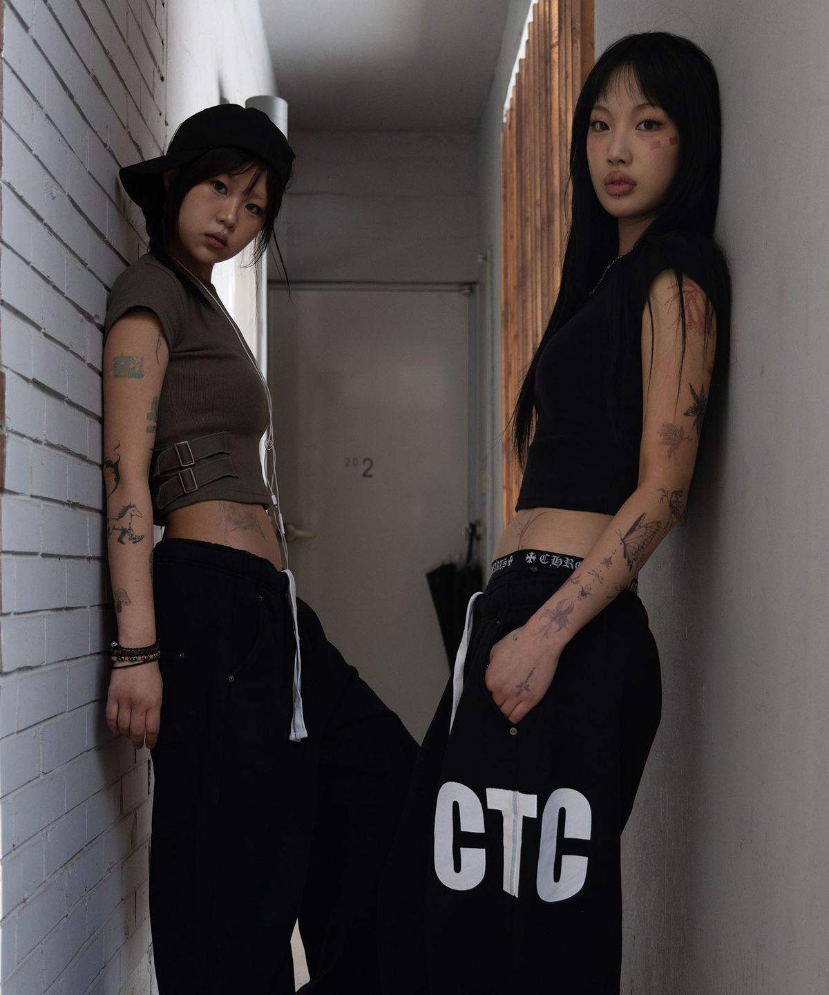 씨티씨(CTC) Beginning buckle tee (khaki)