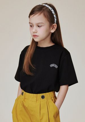 BA13TS06BK 블랙 로고 자수 반소매 티셔츠