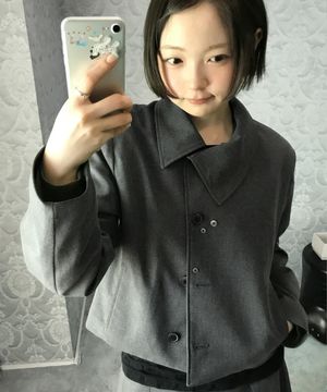 오블리크 버튼 크롭 재킷_그레이