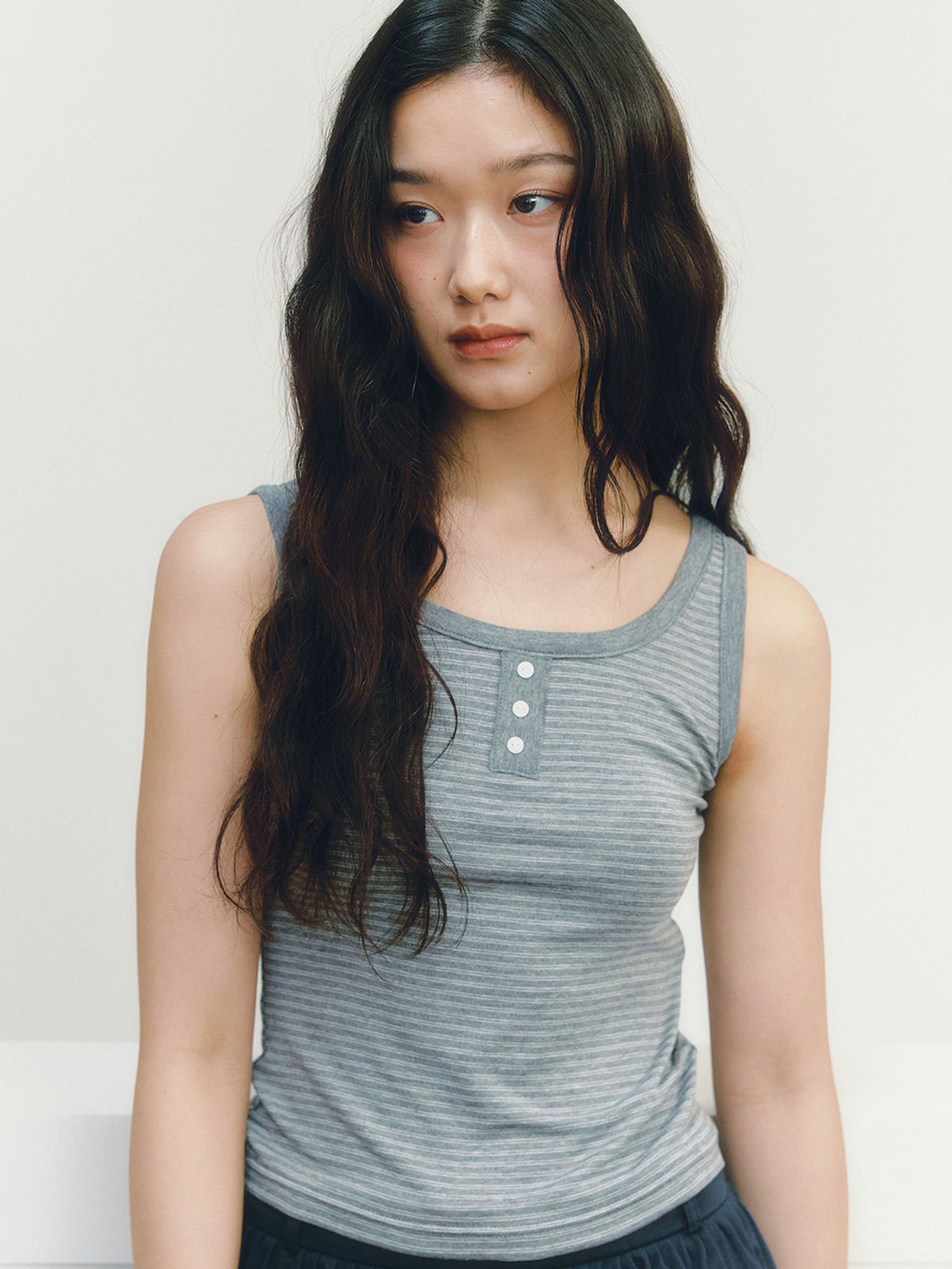 가니송(GANISONG) 다니엘 스트라이프 탑_그레이