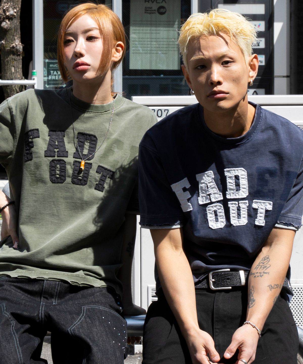 엑스톤즈(XTONZ) XF014 아치 아플리케 데미지 워싱 티셔츠 (KHAKI)