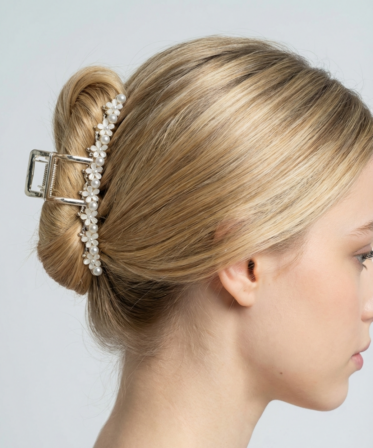 릴리코리(LILYKORI) Floral Pearl Hair Claw